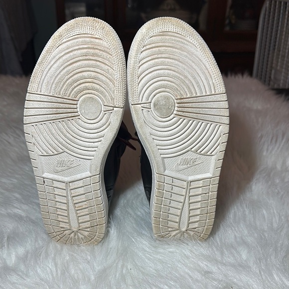 Nike Black and White AirJordan Retro zip - Picture 11 of 12